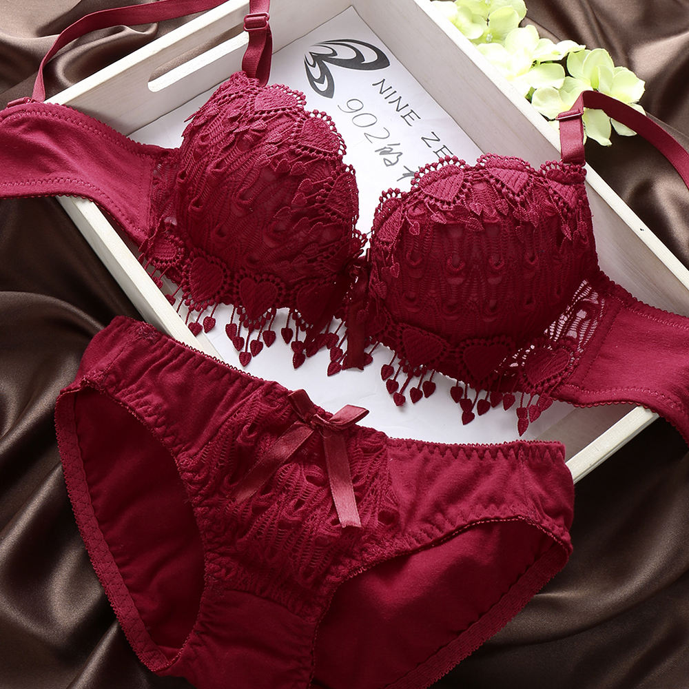Luxury Lace Heart Design Lingerie Set ā Bra & Panty (Multiple Colors)