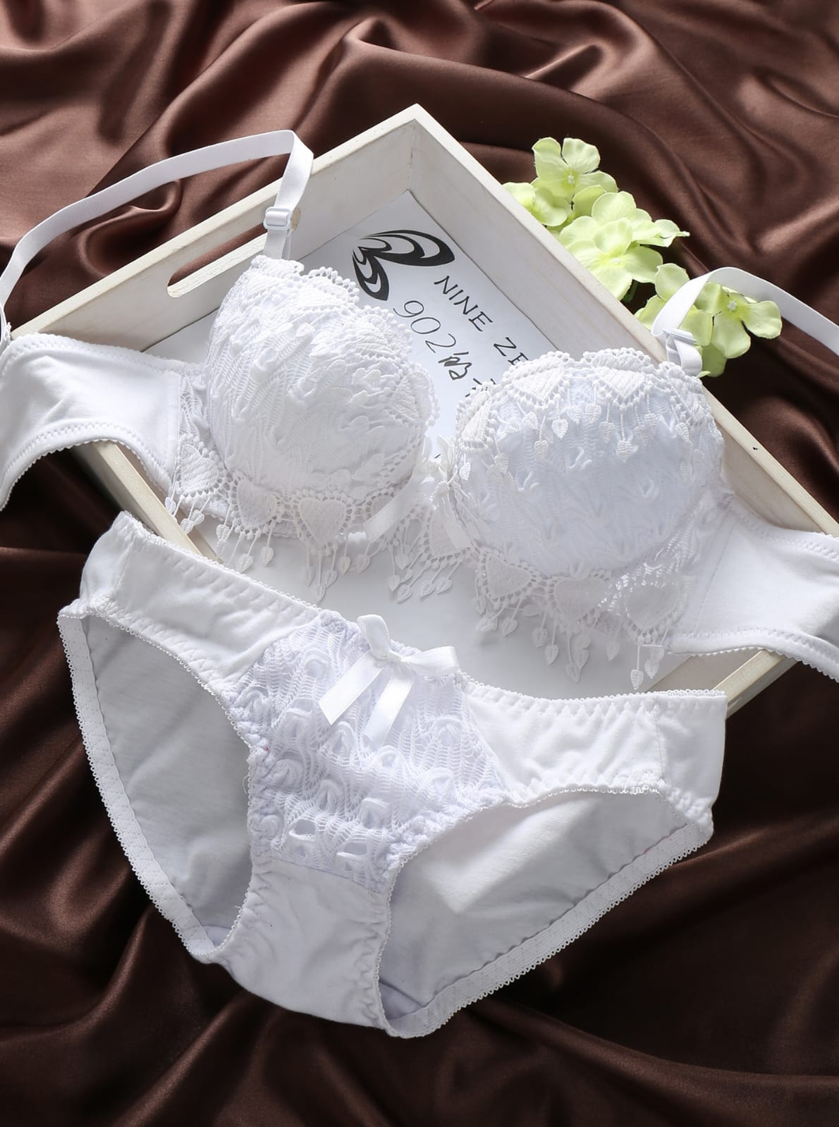 Luxury Lace Heart Design Lingerie Set ā Bra & Panty (Multiple Colors)