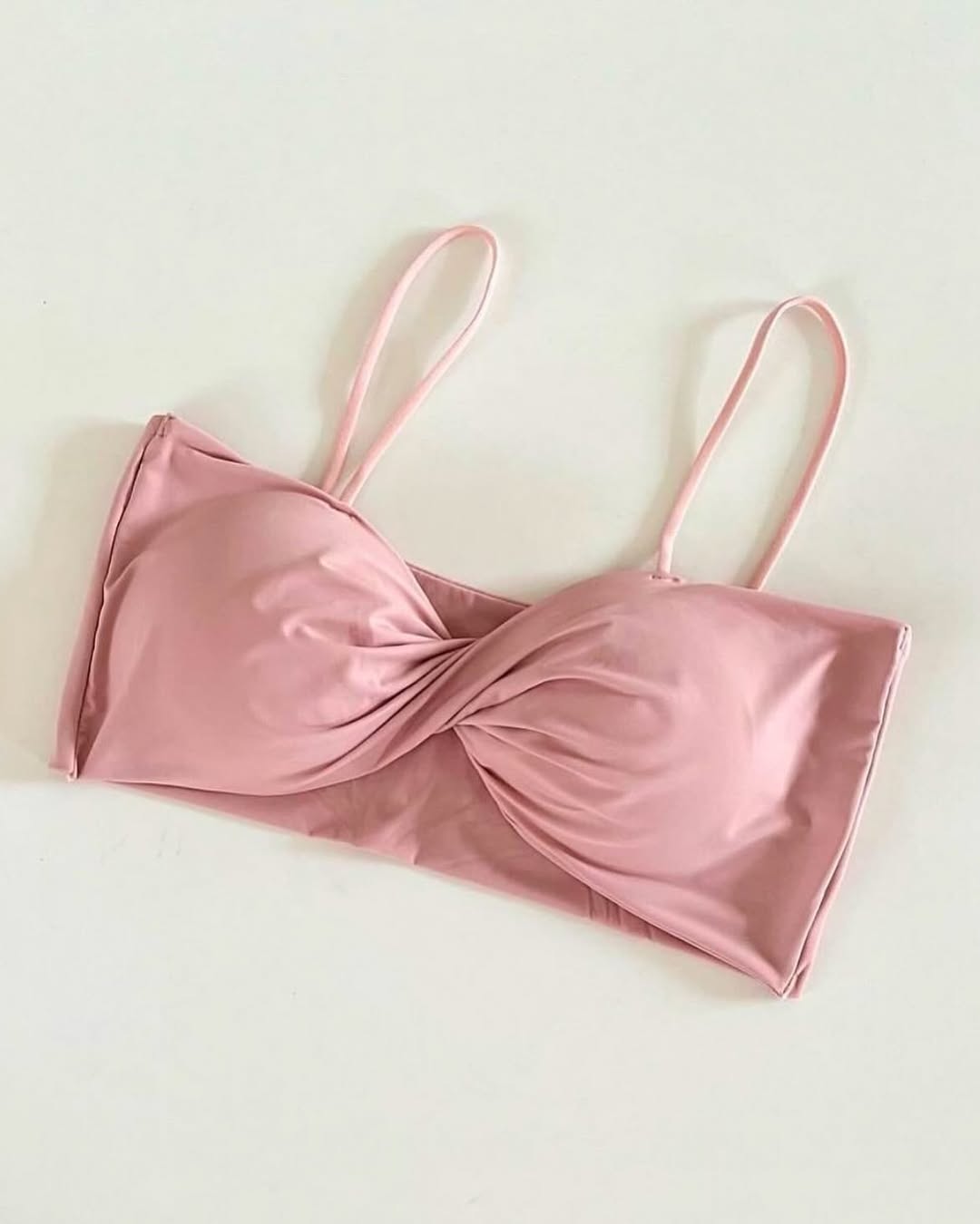 Premium Seamless Twist Bra 
Everyday Comfort Bra – Super Soft & Stylish ✨