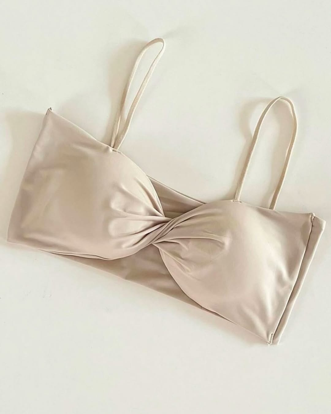 Premium Seamless Twist Bra 
Everyday Comfort Bra – Super Soft & Stylish ✨