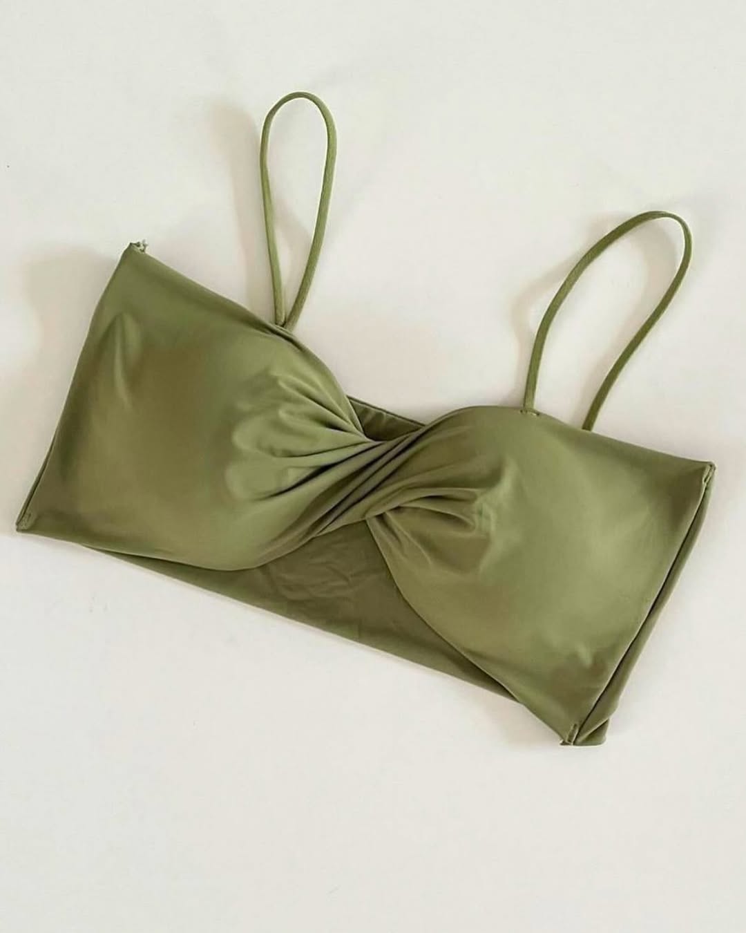Premium Seamless Twist Bra 
Everyday Comfort Bra – Super Soft & Stylish ✨